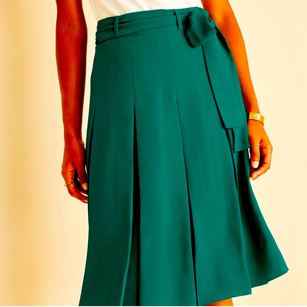 Ann Taylor Green Pleated Skirt